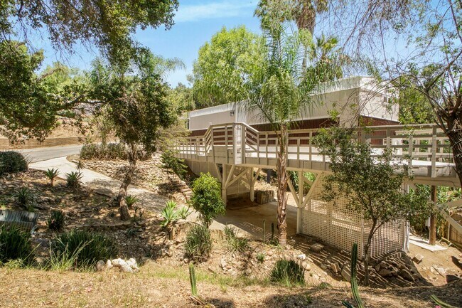Foto del edificio - Charming 2 bed 2 bath home in Simi Valley!