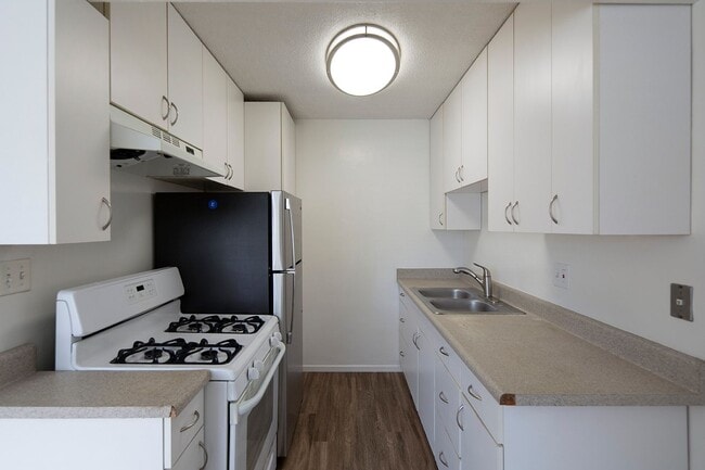Building Photo - *OPEN HOUSE: 5/31 10-11AM* Spacious 1BR in...