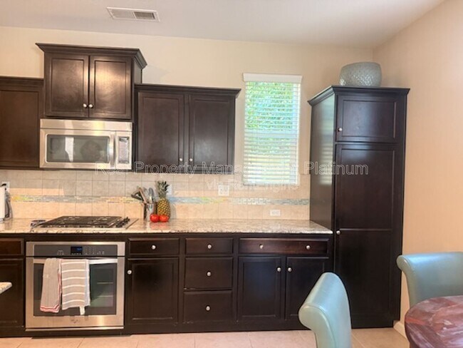 Foto del edificio - 1532 N Sanders Ave