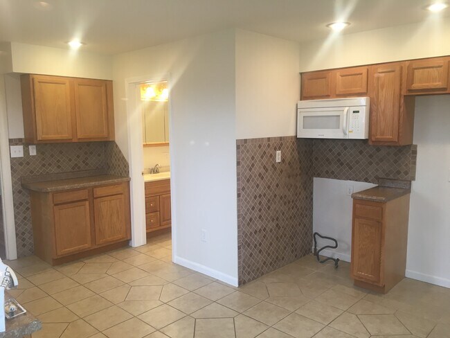 kitchen - 1143 Steakhouse Rd