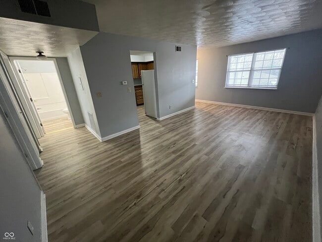 Foto del edificio - 1320 Millerwood Ct