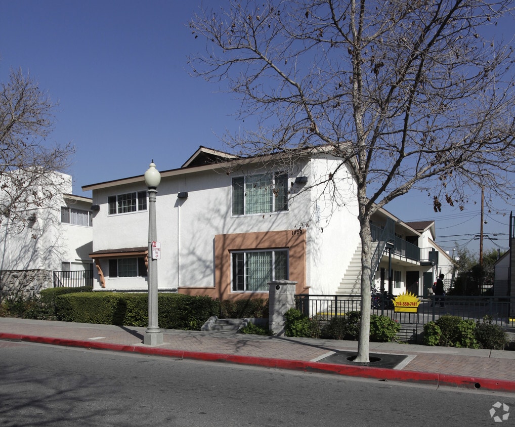 Primary Photo - 1029 S Minnie St