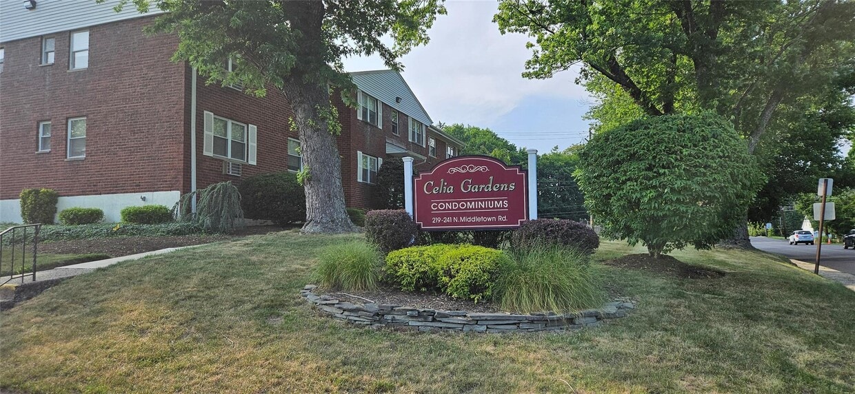 Primary Photo - 237 N Middletown Rd
