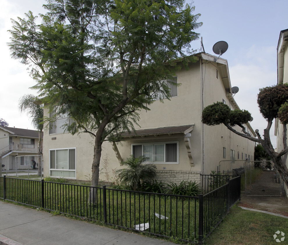 Building Photo - Commonwealth Manor