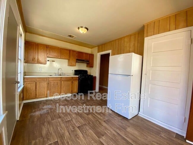 Building Photo - 547 Wyche St