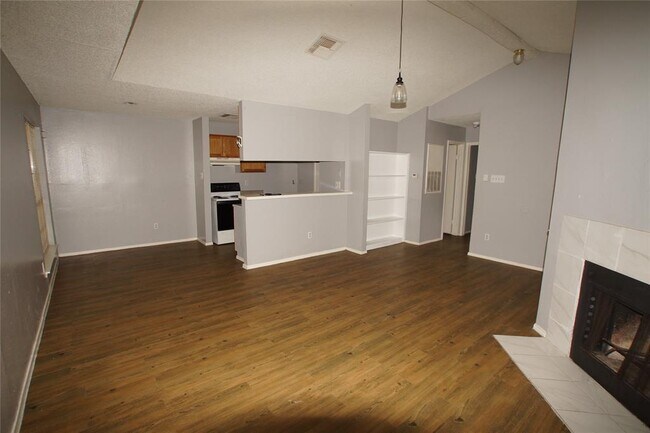 Building Photo - 5527 Farley Dr