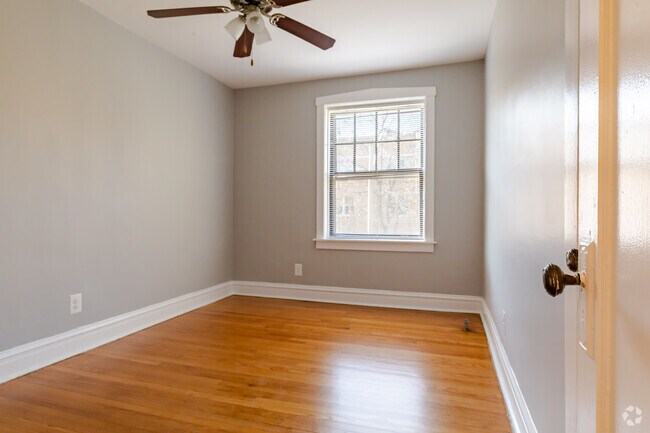 2 HAB, 2 BA - 870 ft² - 238-250 Washington Blvd. and 347-357 S. Harvey Ave