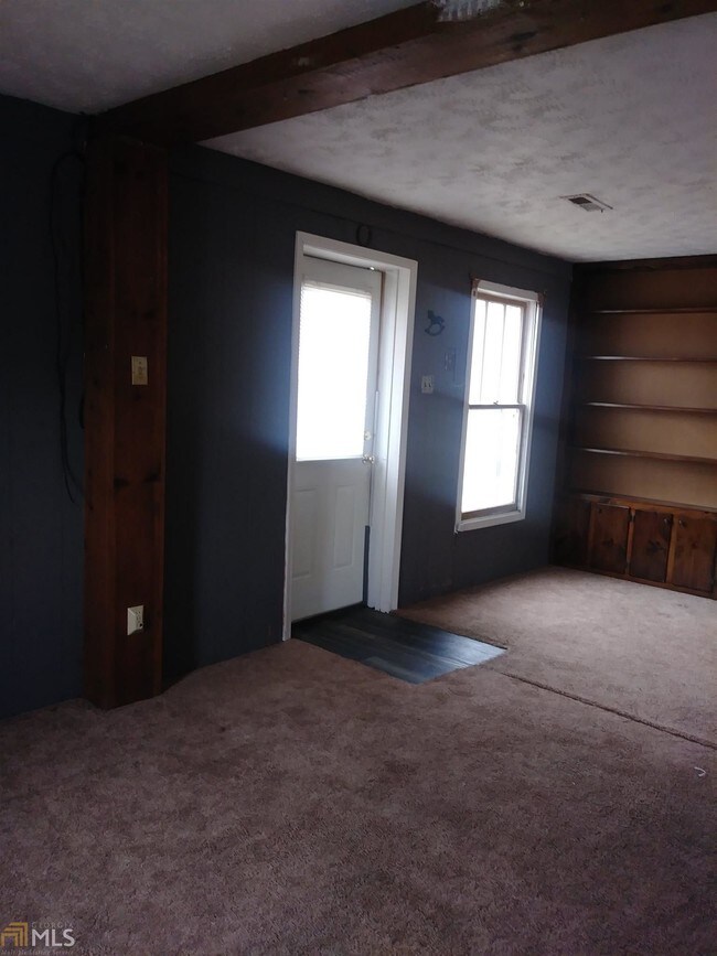 Building Photo - 1404 N Forest Ave