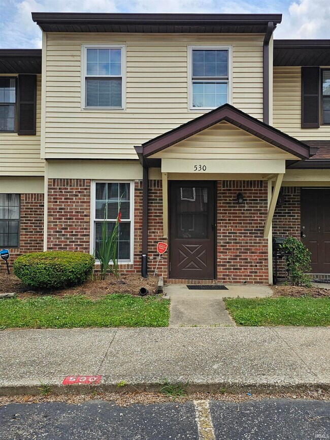 Building Photo - 530 E Graham Pl