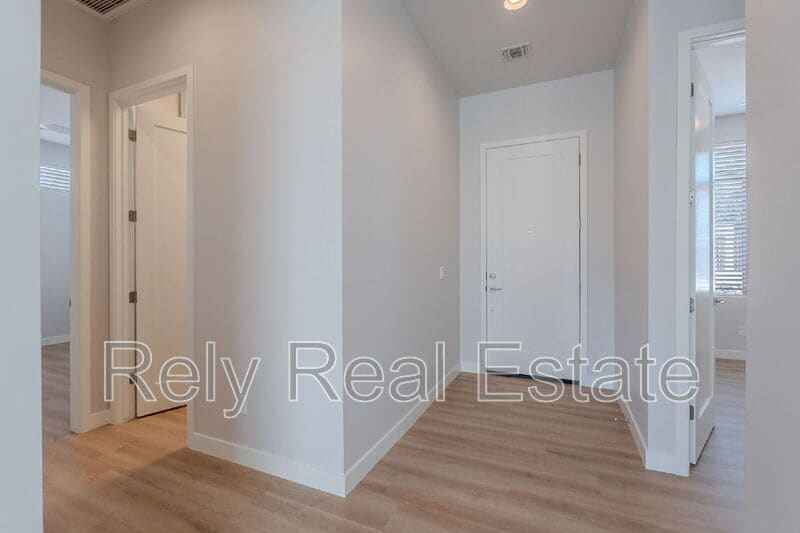 Foto principal - 6041 E Valley Way