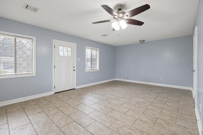 Building Photo - 119 Gordon Crockett Dr