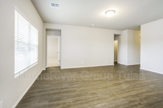 Building Photo - 7430 E 158th St S