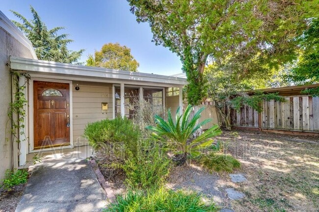 Building Photo - 1764 Montecito Ave