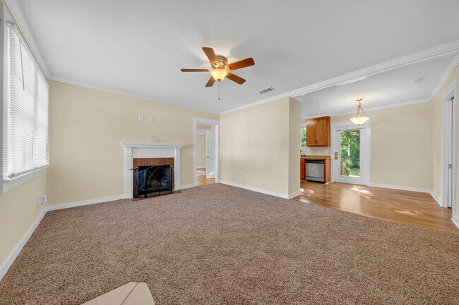 Foto del edificio - 207 Border Dr E