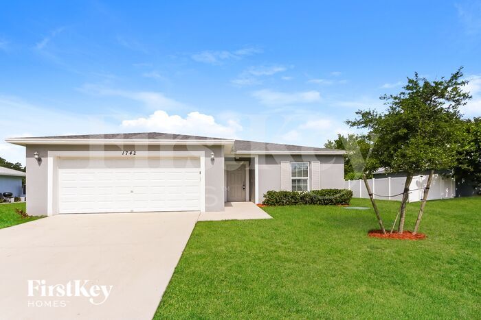 Foto principal - 1742 SW Cremona St