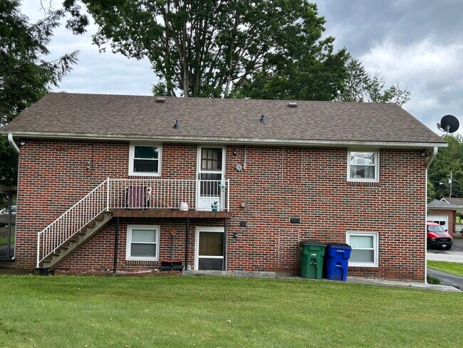 Foto del edificio - 120 Hickory Dr