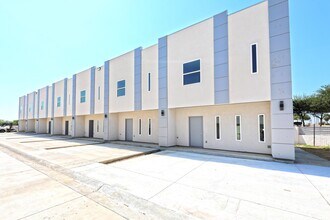 Building Photo - 1011 Emerald Valley Dr