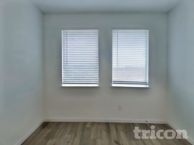 Building Photo - 5416 Montrose Dr