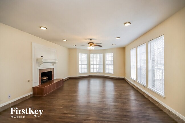 Building Photo - 12811 Cloverwood Dr