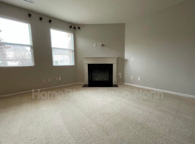 Foto del edificio - 7404 Lamplighter Close Dr