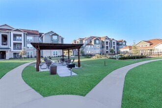 Building Photo - 4633 Campus Dr