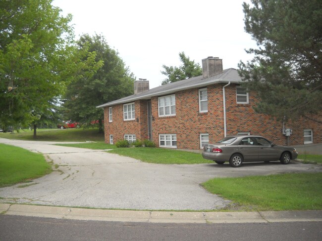 Building Photo - 306 W Southampton Dr