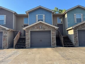 Building Photo - 1727 Thistlewood Dr
