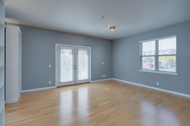 Building Photo - 837 E 17th Ave