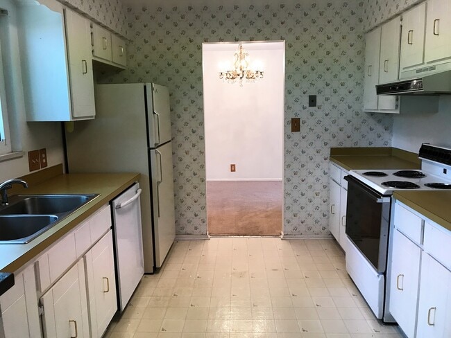Building Photo - Spacious 3 Bed 2 Bath House Near CSU Campus!
