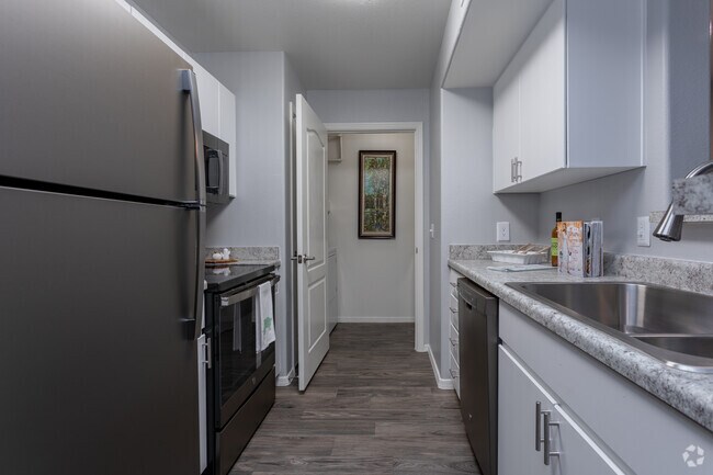 2HAB, 1BA - 889 ft² - Port Royale