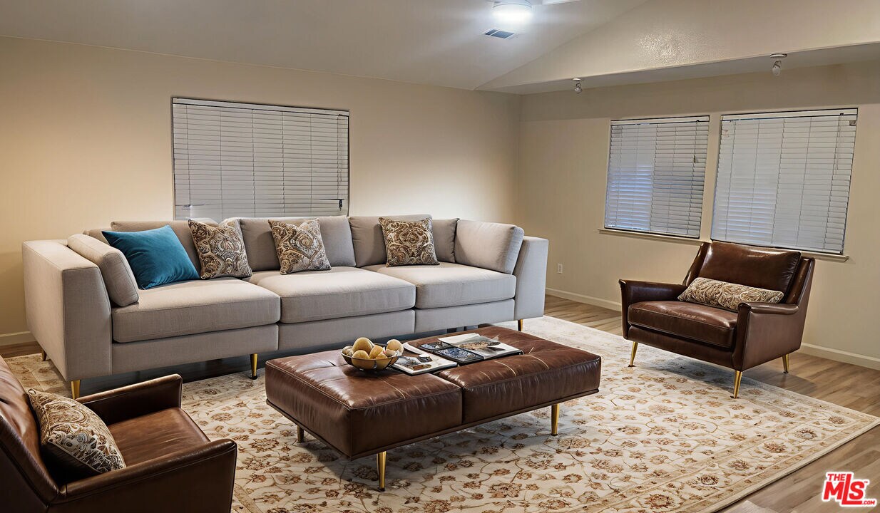 Foto principal - 114 W 13th St