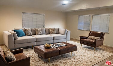 Building Photo - 114 W 13th St