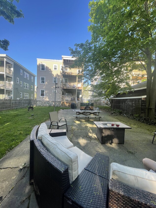 Foto principal - 47 Milwood St