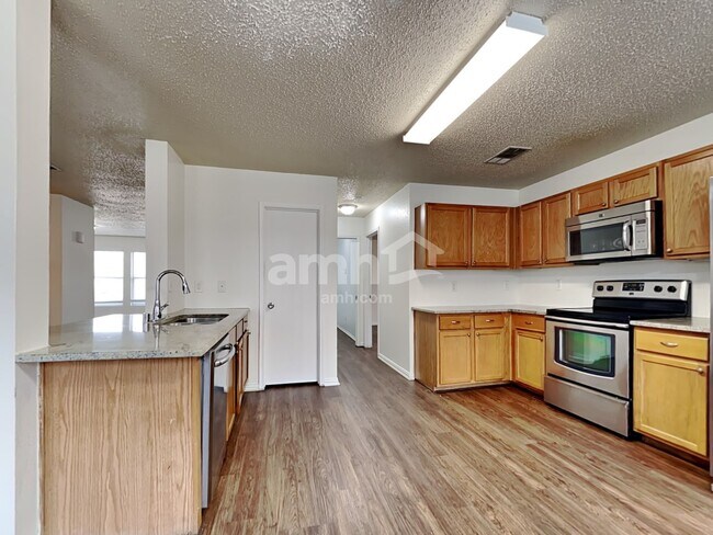 Building Photo - 5205 Bedfordshire Dr