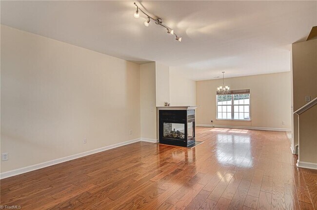 Foto del edificio - 3970 Fountain Village Ln