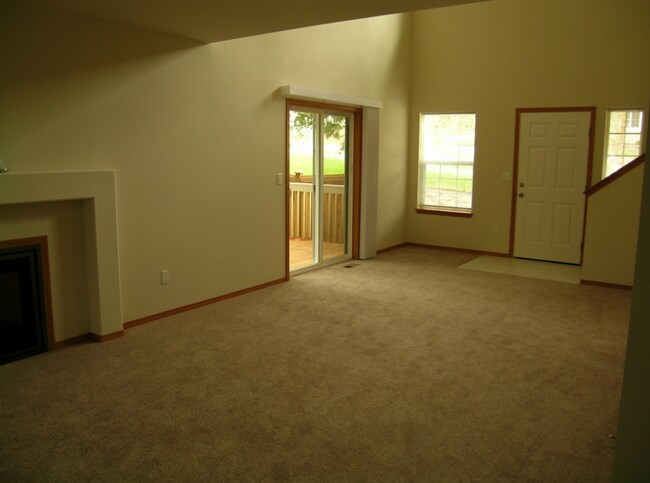 Foto del edificio - **OFFERING A MOVE IN CREDIT OF $300**Great...