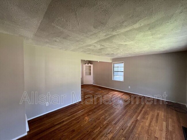 Building Photo - 19208 Shakerwood Rd