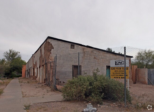 Building Photo - 576 S Convent Ave