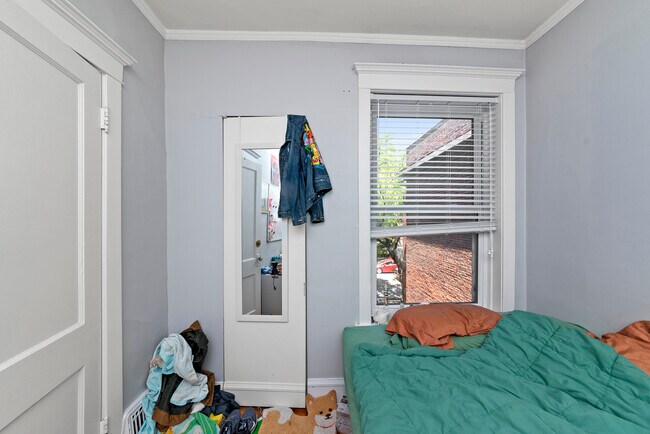 Foto del edificio - 1545 W Addison St