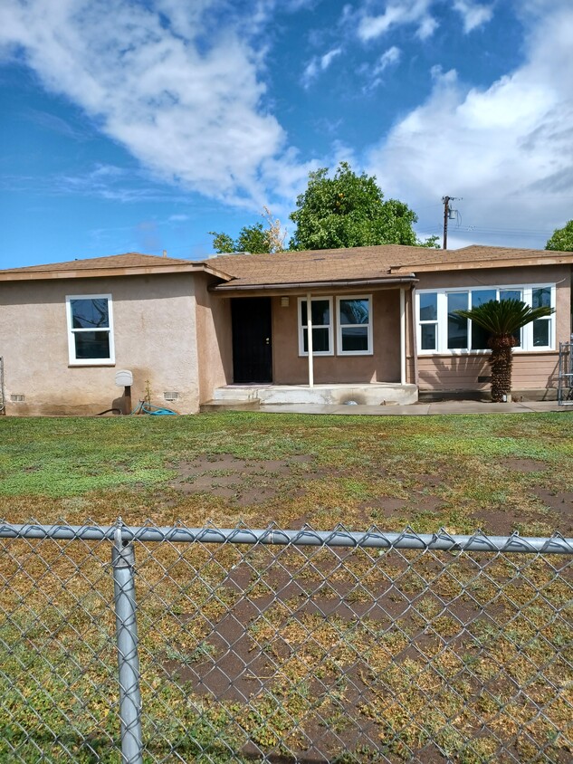Primary Photo - 2002 Hendricks Ln