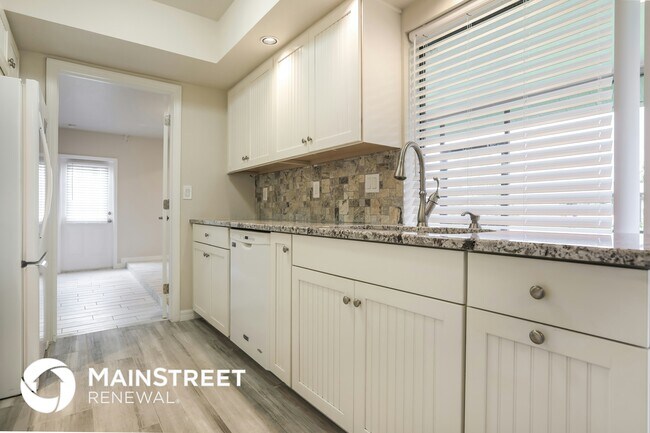 Foto del edificio - 18511 Briggs Cir