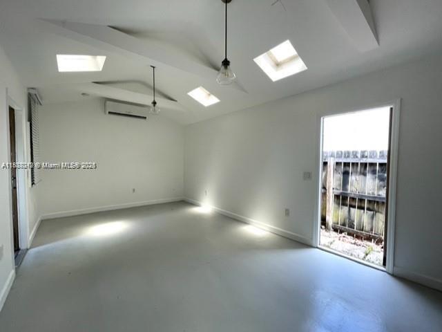Foto del edificio - 118 NW 24th St