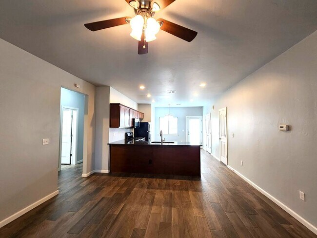 Foto del edificio - Campbell St Duplex