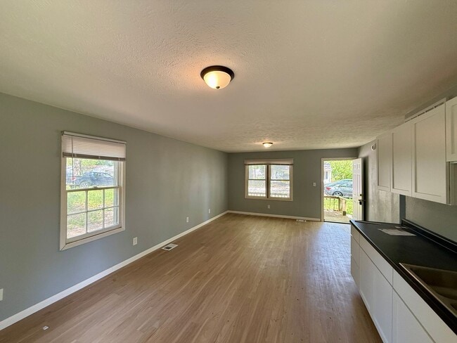 Foto del edificio - 3 Bed 1 Bath Home - Housing Choice Voucher...