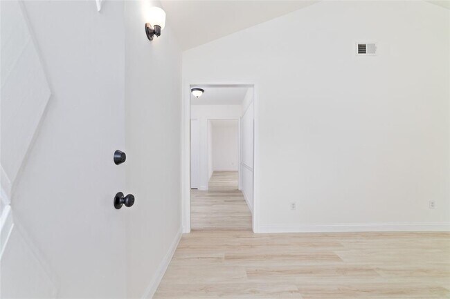 Building Photo - 5819 De Lange Ln