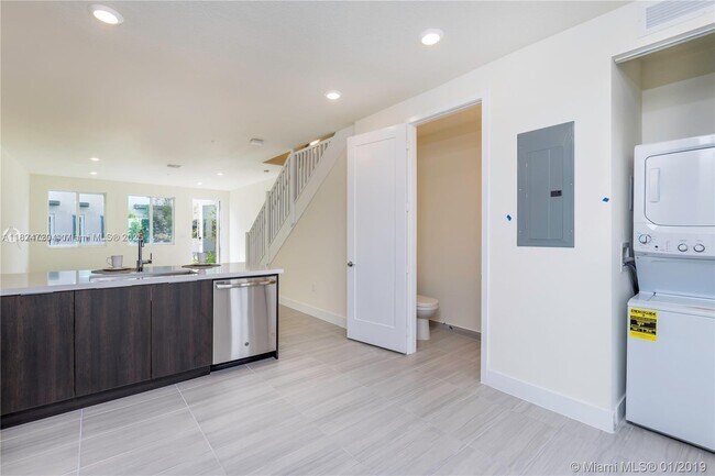Foto del edificio - 10226 NW 64th Terrace