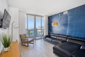 Building Photo - 2602 E Hallandale Beach Blvd