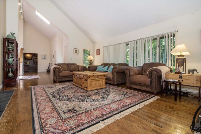Foto del edificio - 7 Partridge Ln