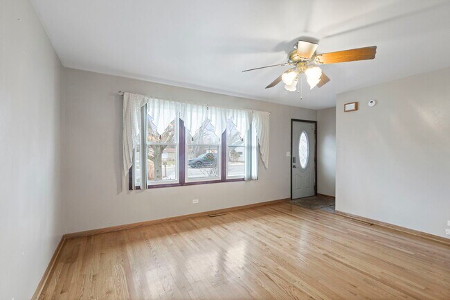 Foto del edificio - 933 Ridge Ave