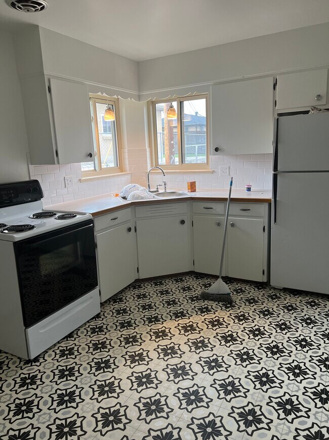 Kitchen - 4601 Otis St